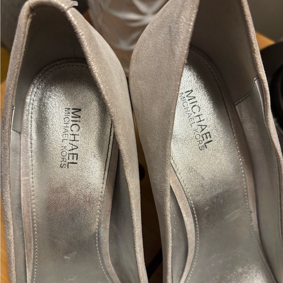 Michael Kors Women's Silver Pumps - Picture 5 of 6